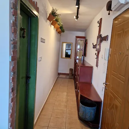 Traveller's Den *