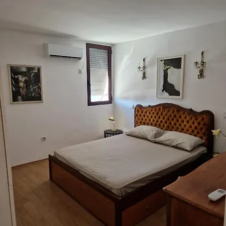 Apartment Traveller's Den